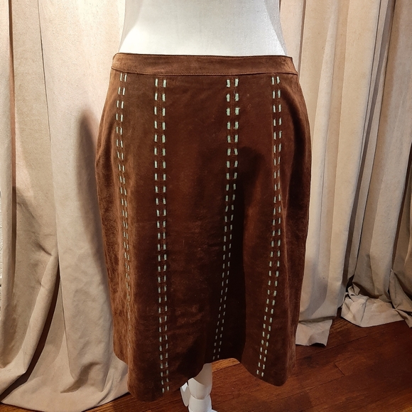In Suede skirt - Picture 11 of 12